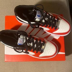 New Nike Dunk Low EMB Chicago Boys Size 5Y Women’s Size 6.5 with box